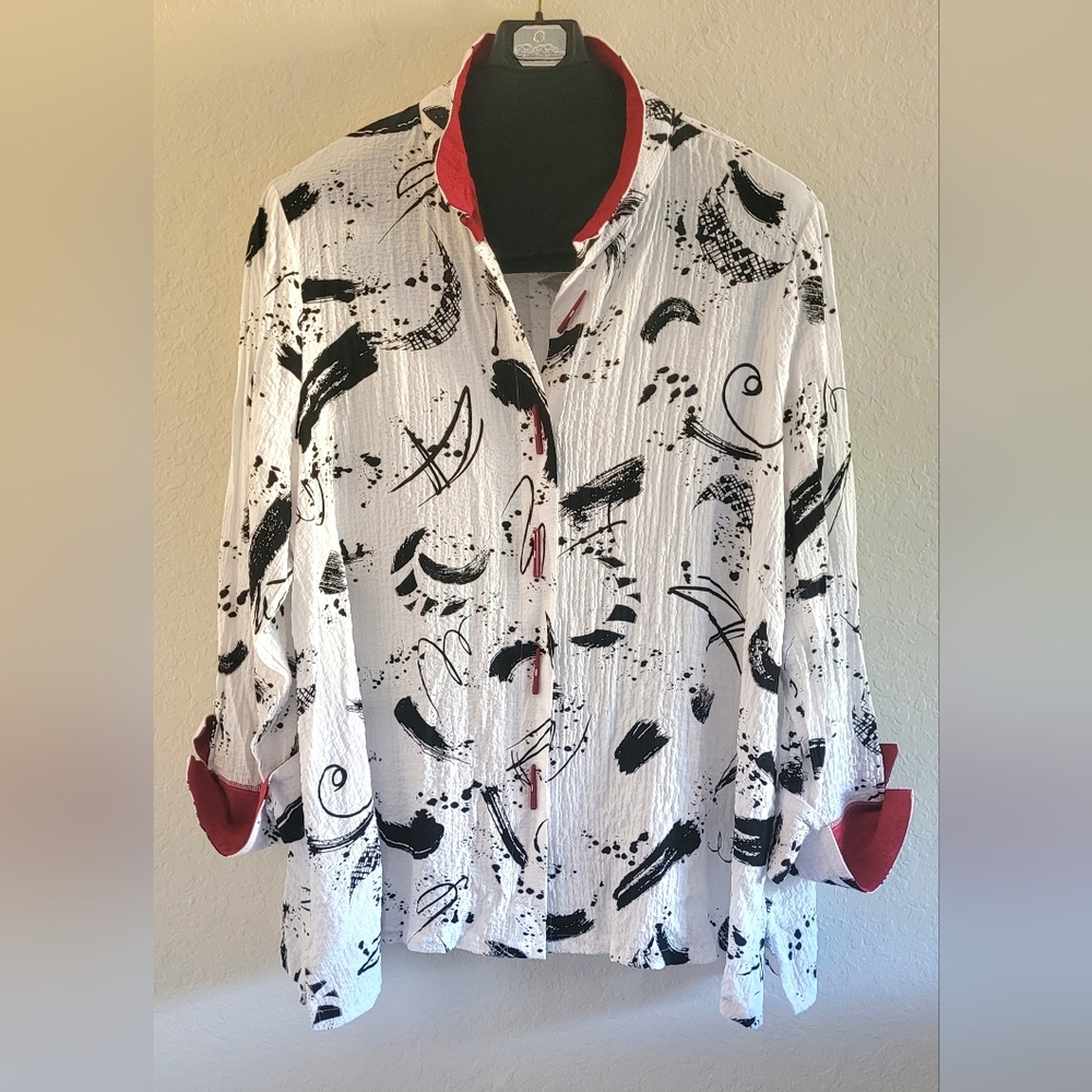 Ali Miles White Button-Down Shirt with Black Abstract Print and Red Trim